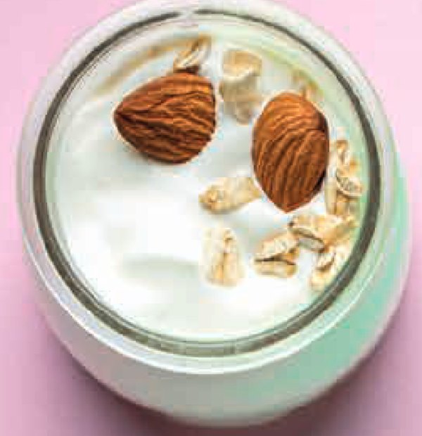 Yogur helado con almendras y copos de avena